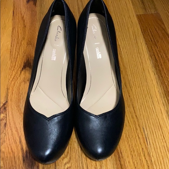 clarks black pumps